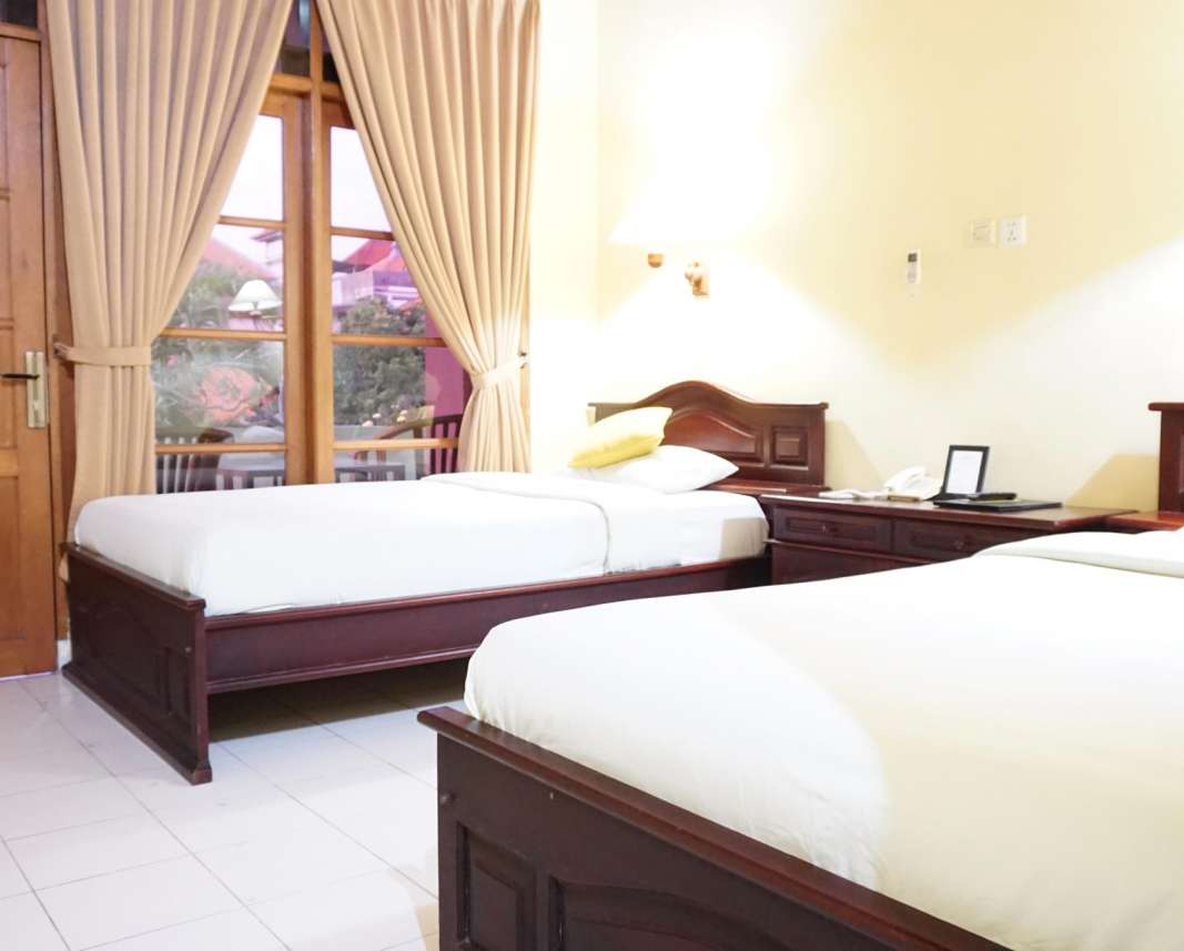 Deluxe-Twin-Bedroom-(1)