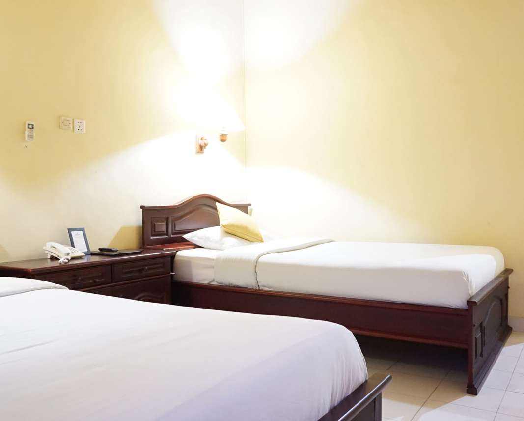 Deluxe-Twin-Bedroom-(2)